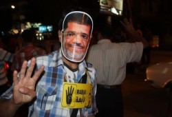 بالصور أهالي وطلاب بندر الفيوم في سلاسل بشرية ليلية رفضا للانقلاب