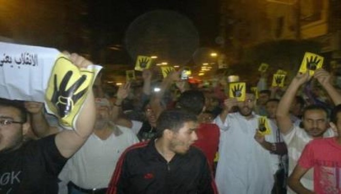 المئات يتظاهرون بالمحلة الكبري رفضا للإنقلاب العسكري (صور)