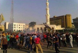 بالصور .. مجموعات من شباب الثورة تصل إلى قلب ميدان رابعة العدوية