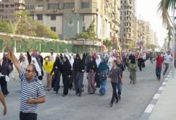 قوات أمن الانقلاب تعتقل  طالبات نجحن في الدخول إلي رابعة