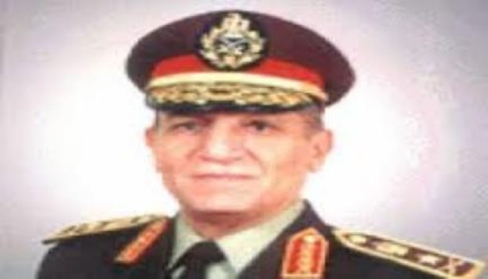 "السيسي الخائن " يضع "عنان" تحت المراقبة