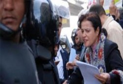 طبيبة  مسيحية تفضح الشرطة في هجومها علي المرضي وسحل الأطباء واعتقالهم