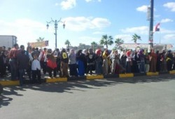 وقفة لطلاب ضد الانقلاب بميدان الساعة في دمياط .. برغم وجود الشرطة