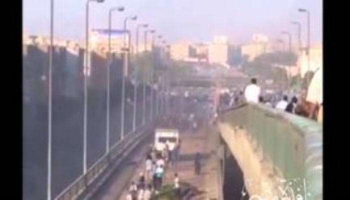 فيديو جديد .. قوات الامن تطلق النيران على العزل أعلى كوبري اكتوبر (فض اعتصام رابعة)