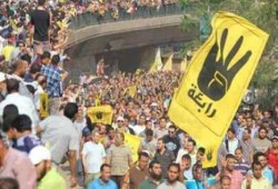 الاندبندنت: حكومة الانقلاب في مأزق مع استمرار تظاهرات المؤيدين رغم القتل والاعتقال