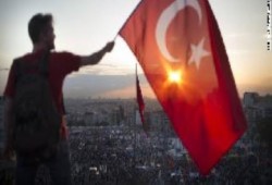 تركيا : بدء منع تحية العلم في المدارس  ودخول الحجاب في الهيئات والمؤسسات العامة