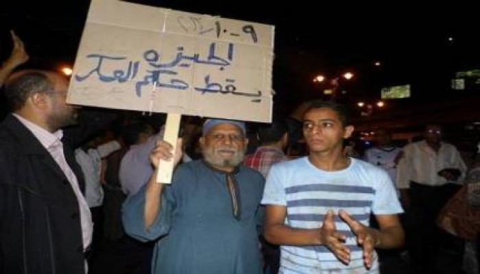 ميدان الجيزة يرتج من هتافات المؤيدين الشرعية ضد حكم العسكر (صور)