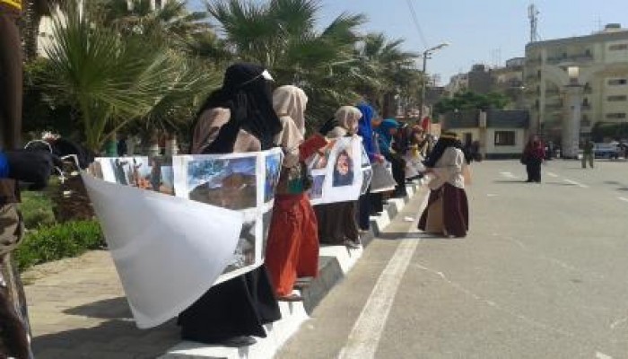 سلاسل طلابية بجامعة الفيوم تنديداً باعتقال الطلاب