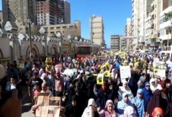 عشرات الآلاف في مسيرة سيدي بشر بالإسكندرية (بث مباشر)