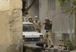 هؤلاء ليسوا خير أجناد الأرض .. إنما هم وأمثالهم جنود "السيسي" أتباع الفرعون (فيديو)