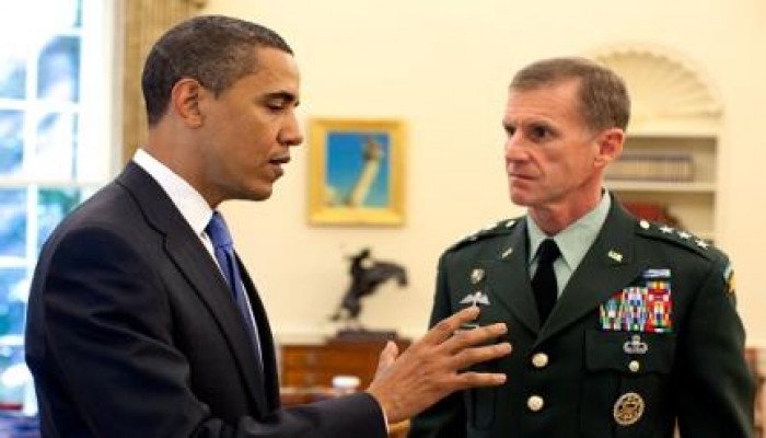 جنرال أمريكي لـأوباما: هل تقبل أن يعتقلك وزير دفاعك ويحرق ويسحق مؤيديك؟