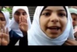 بالفيديو ..طالبة إعدادي، تجسد الروح الثورية في مصر "مكملين"