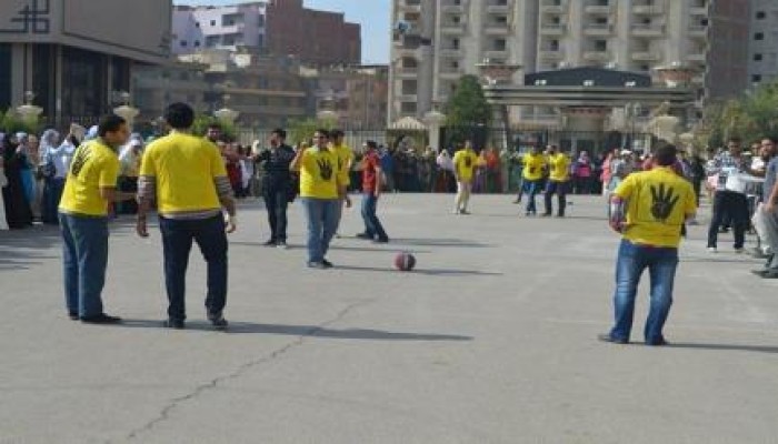 بالفيديو طلاب " ضد الانقلاب" بطنطا تنظم  مباراة بين فريقى الشهداء والمعتقلين داخل الجامعة