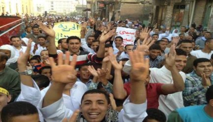 المنيا تكسر قرارات أمن الإنقلاب وتصلي في الخلاء