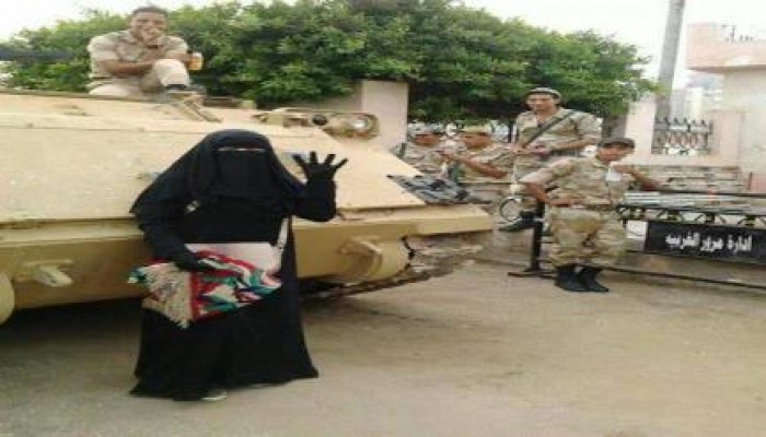 صورة وتعليق .. حراائر مصر "لا يخشون أحدا إلا الله"