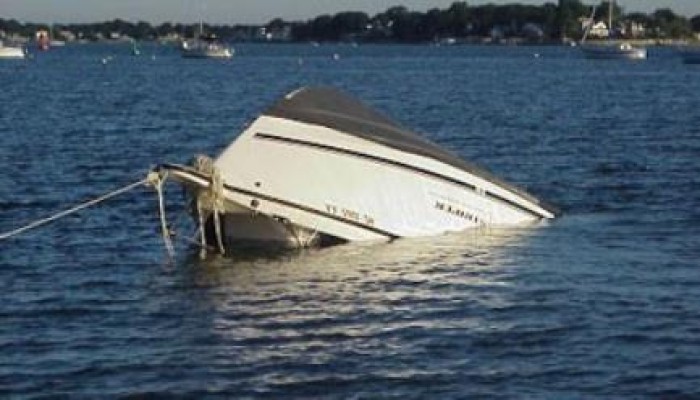 مصرع 5 أفراد واختفاء آخرين في حادث غرق مركب بالدقهلية