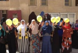 وقفة لطالبات أزهريات ضد الانقلاب داخل كلية " دراسات اسلامية وعربية " بدمنهور