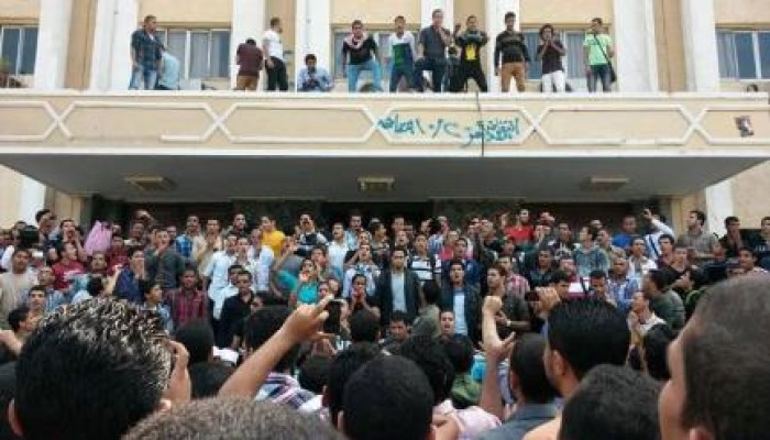 هتافات طلاب جامعة الأزهر"  أنا أزهري حر وهوريكوا المر "