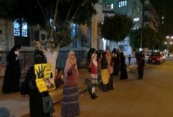 سلسلة بشرية أمام مسجد المراغي بحلوان لرفص الانقلاب العسكري (صور)