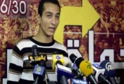 ضرب حسن شاهين عميل العسكر علي يد شباب ثورة يناير