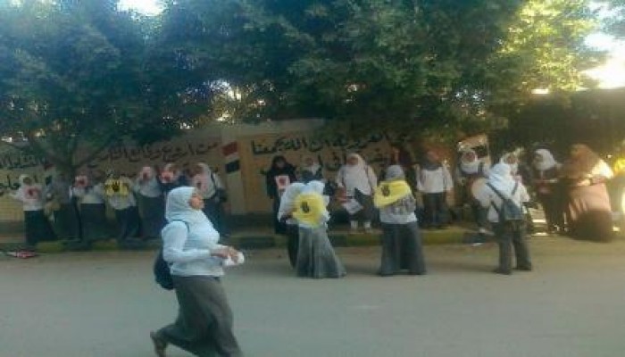 وقفة لطالبات ضد الانقلاب بأبوالمطامير رفضاً للانقلاب الدموي