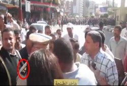 بلطجي جامعة المنصورة للواء شرطة: "أبوس ايدك اديني الطبنجة وأنا هرش عليهم ياباشا"!! (فيديو)