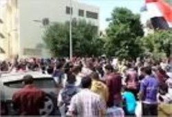 فضيحة للإنقلابيين وكيل كلية التربية يمنع التظاهر داخل الكلية