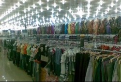 غرفة القاهرة: 40% زيادة في أسعار الملابس الشتوية.. وحالة كساد غير مسبوقة بالأسواق