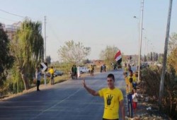 سلسلة بشرية على طريق "الدلنجات - دمنهور" ضد الانقلاب العسكري (صور)