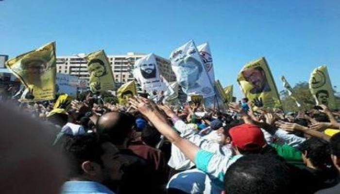 أعلام شهداء مدينة نصر تزين مسيرتها "المليونية" !