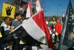 بالصور .. سلسلة بشرية في "سراييفو" ضد الانقلاب