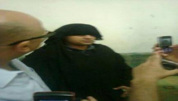 أهالي بني سويف يقبضون على ضابط جيش يرتدي نقاب لتجسس على معارضي الانقلاب