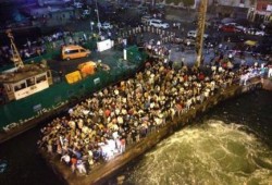 مصرع اسرة كاملة غرقا داخل سيارتهم في بور سعيد