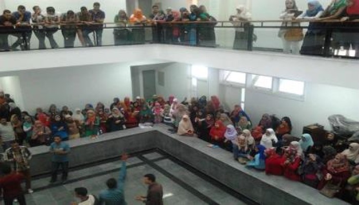 تظاهر طلاب جامعة دمنهور احتجاجا علي مقتل زميلتهم