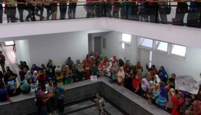 طلاب جامعة دمنهور يواصلون تظاهراتهم احتجاجاً على مقتل زميلتهم