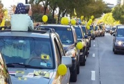 بالفيديو أطول مسيرة سيارات للمصرين بنيويورك لرفض الانقلاب ودعم الشرعيه ورفع شعار رابعه