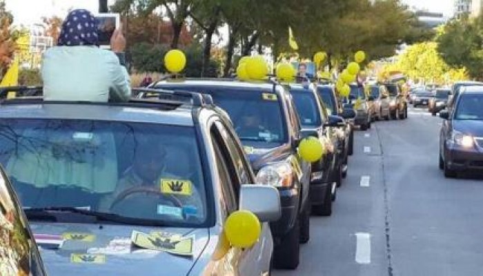 بالفيديو أطول مسيرة سيارات للمصرين بنيويورك لرفض الانقلاب ودعم الشرعيه ورفع شعار رابعه