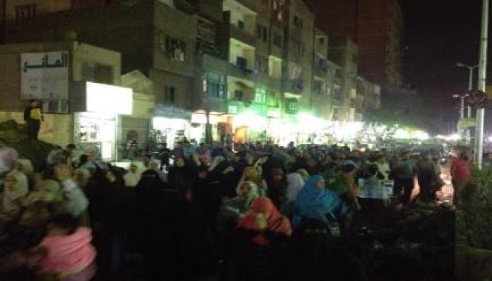 هتاف "يسقط يسقط حكم العسكر" يهز أرجاء المعادي في مسيرة ضد الانقلاب (صور)