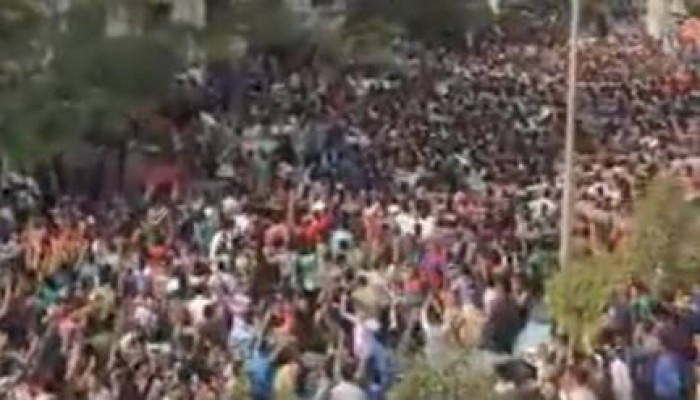 طلاب الأزهر يبتكرون طرق جديدة في التظاهر (فيديو)