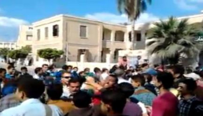بالفيديو بلطجية يعتدون على طالبات ضد الانقلاب بدراسات اسلامية – دمنهور