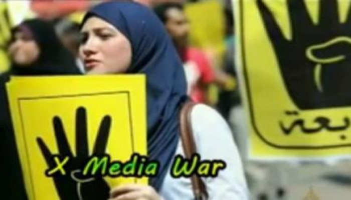 بالفيديو تقرير ناري للجزيرة .. شعار رابعة أصبح تهمة يحاكم صاحبها بخيانة الوطن !