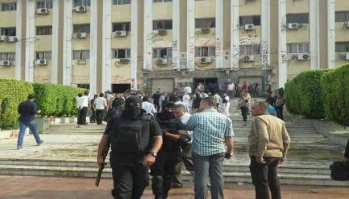 بالصور .. ميليشيات السيسي داخل جامعة الأزهر بالقاهرة