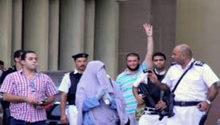 عائشة الشاطر : كيف نثق بإعلام يغير قناعاته كما يغير ملابسه