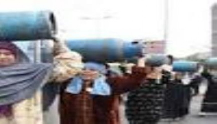 بالفيديو  كرداسة أطول طابور  اسطوانات الغاز في كرداسة