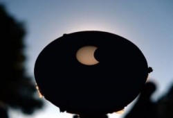 مصر تشهد كسوفًا نادرًا للشمس عصر الأحد في لظاهرة م تحدث منذ 574 عامًا