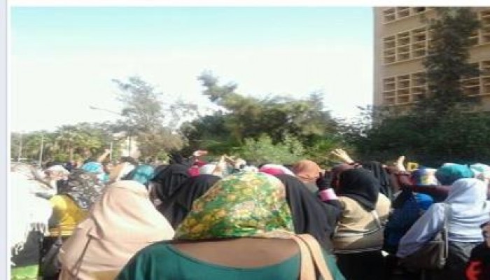 مسيرات بجامعة قناة السويس لإسقاط حكم العسكر وتنديدا بمحاكمة الرئيس مرسى