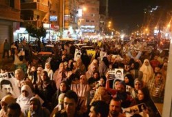 مدينة الثغر تواصل تظاهراتها قبل المحاكمة الهزلية للرئيس - صور