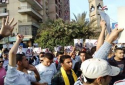 مظاهرات أمام محكمة الزقازيق رفضا لمحاكمة الرئيس الشرعي (صور) و(بث مباشر)