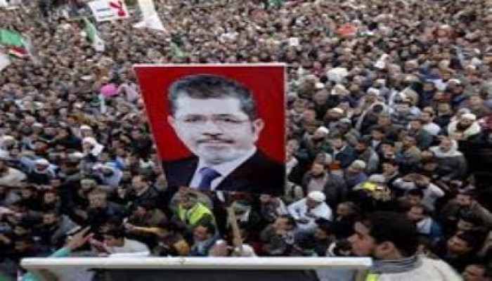 مصر في قبضة الثوار رفضا للمسرحية الهزلية ودعما للرئيس الصامد