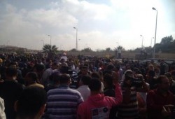 تحليق مكثف للمروحيات فوق مؤيدي الشرعية أمام أكاديمية الشرطة